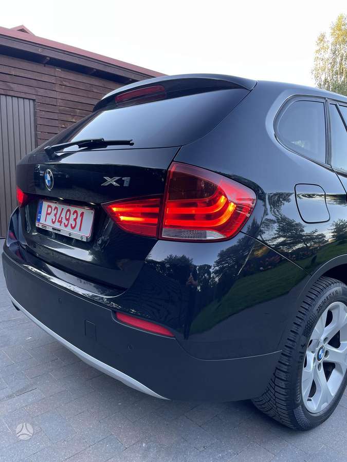 BMW X1 2010 — photo 8