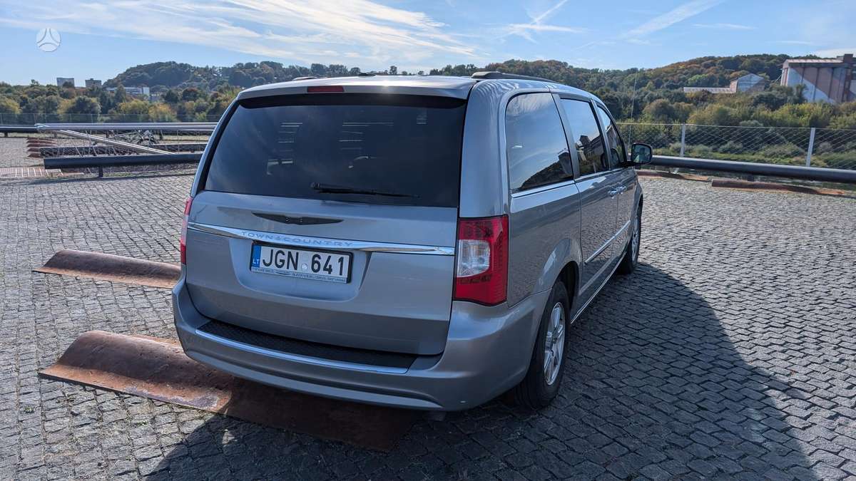 Chrysler Town 2013 — двигун 3605 cm³, 287 HP (211kW)