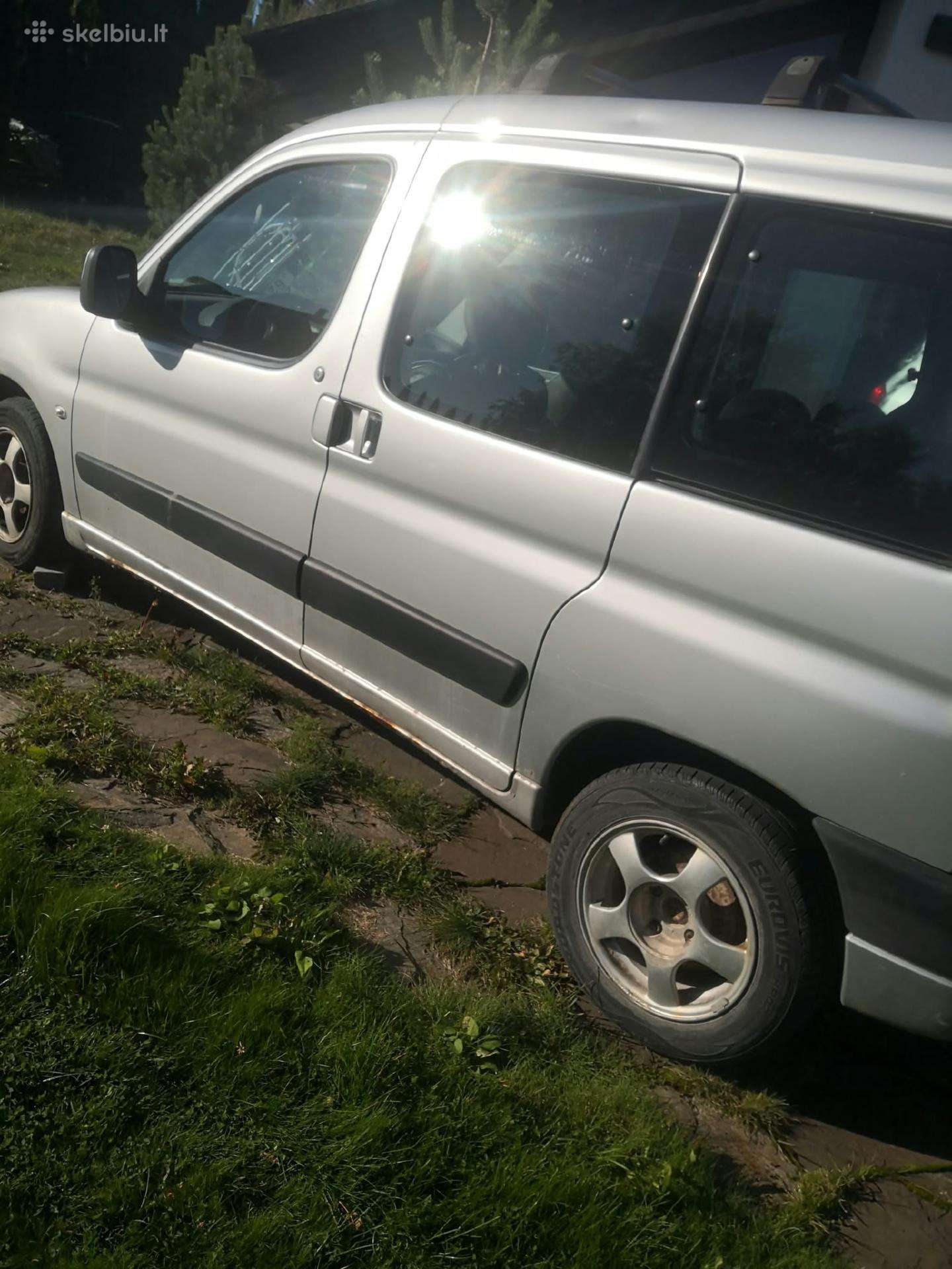 Peugeot Partner 2006 — вигляд ззаду