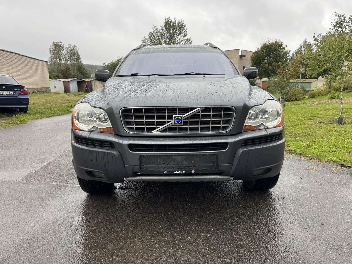 Volvo XC90 2004 — rear view