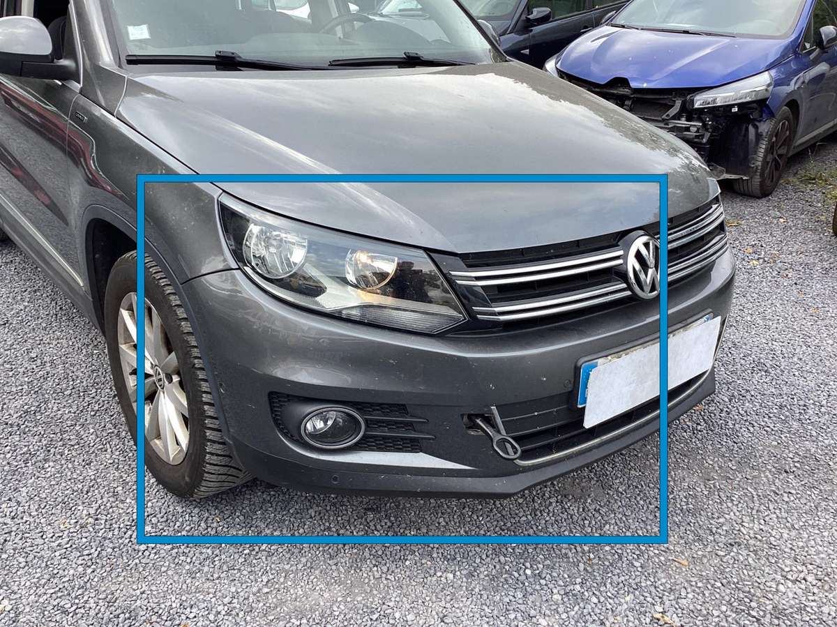 Volkswagen Tiguan 2015 — rear view
