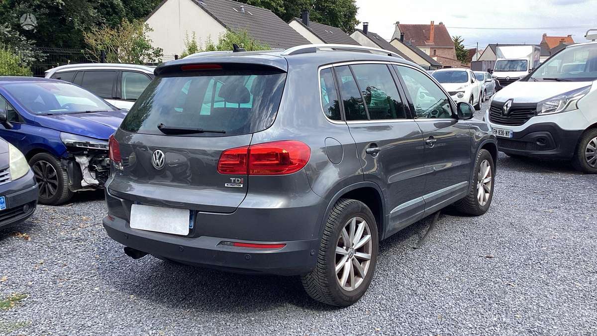 Volkswagen Tiguan 2015 — interior