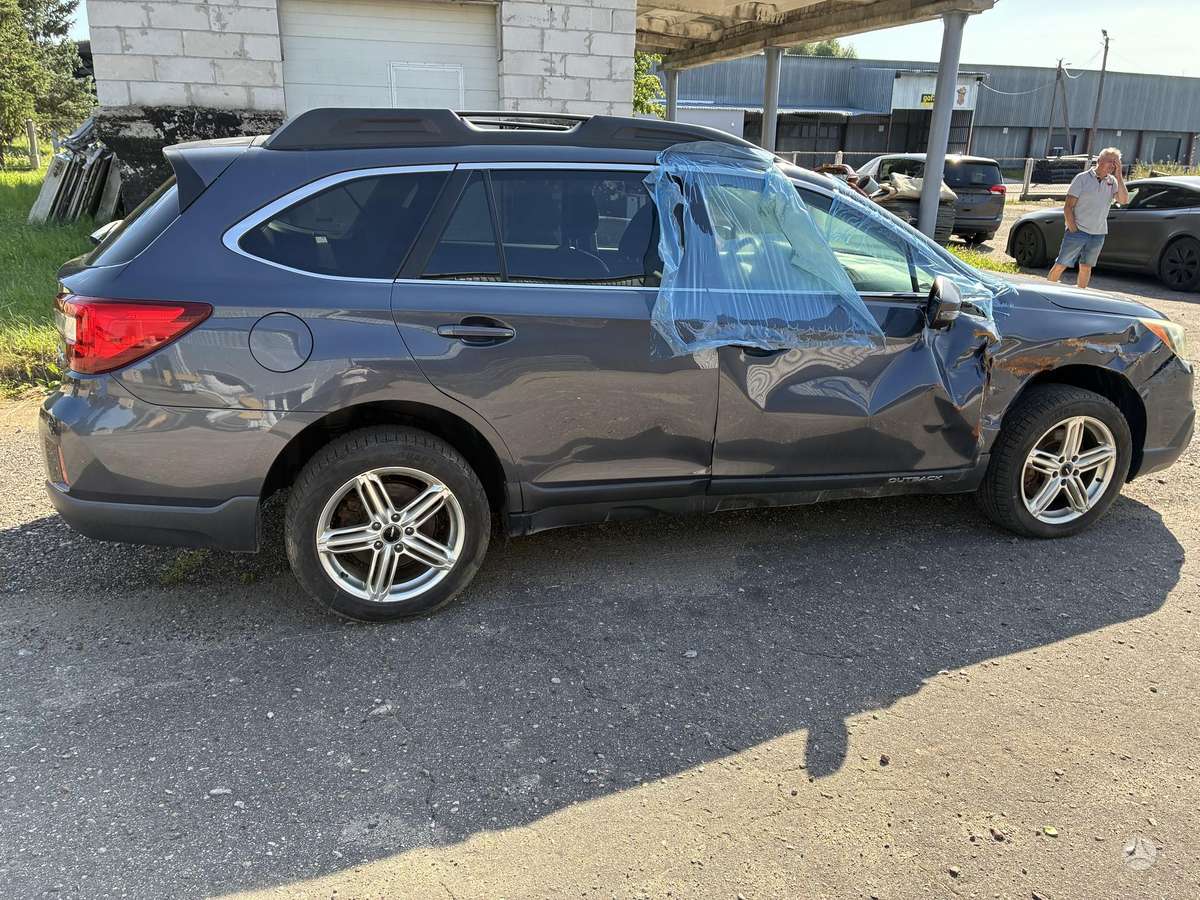 Subaru Outback 2015 — interior