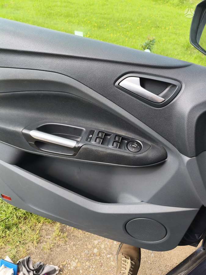 Ford Grand 2014 — photo 12