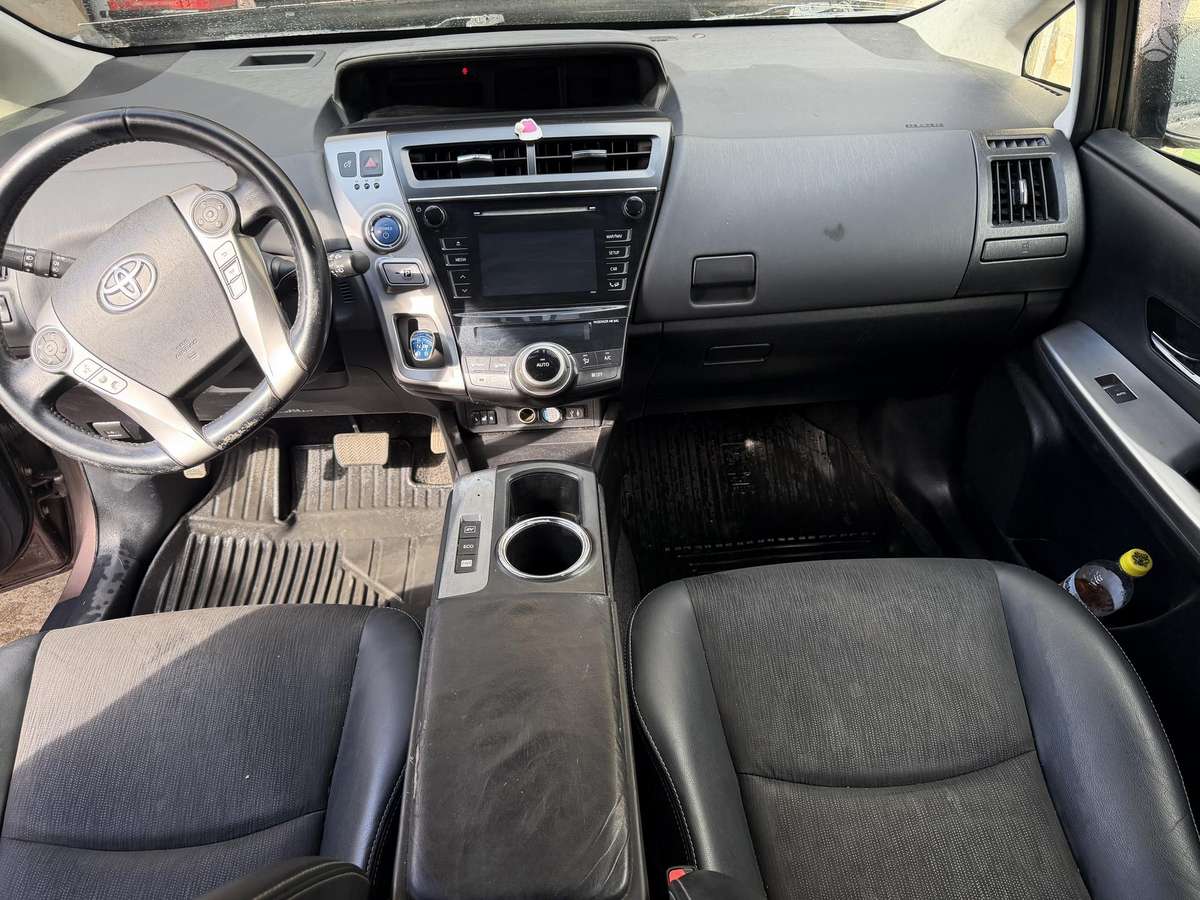 Toyota Prius+ 2015 — photo 11