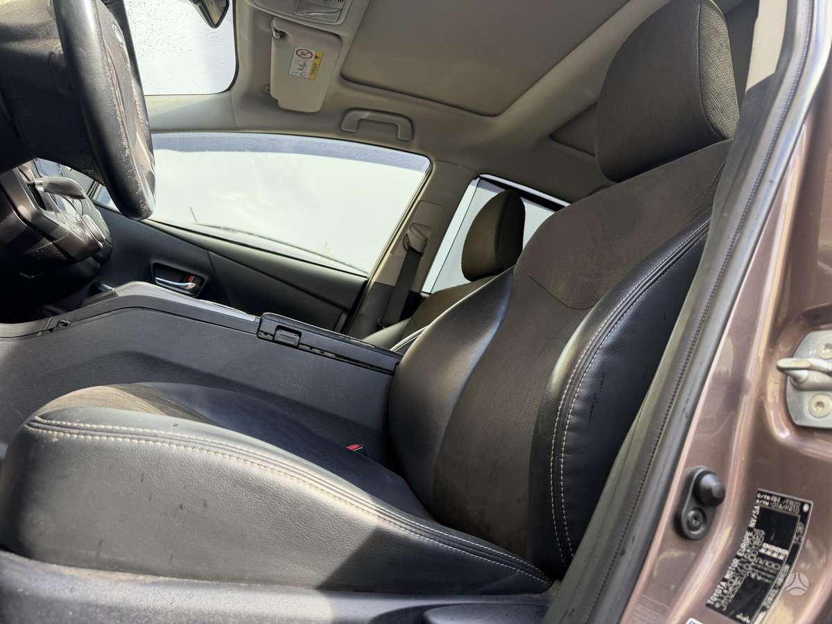 Toyota Prius+ 2015 — photo 14