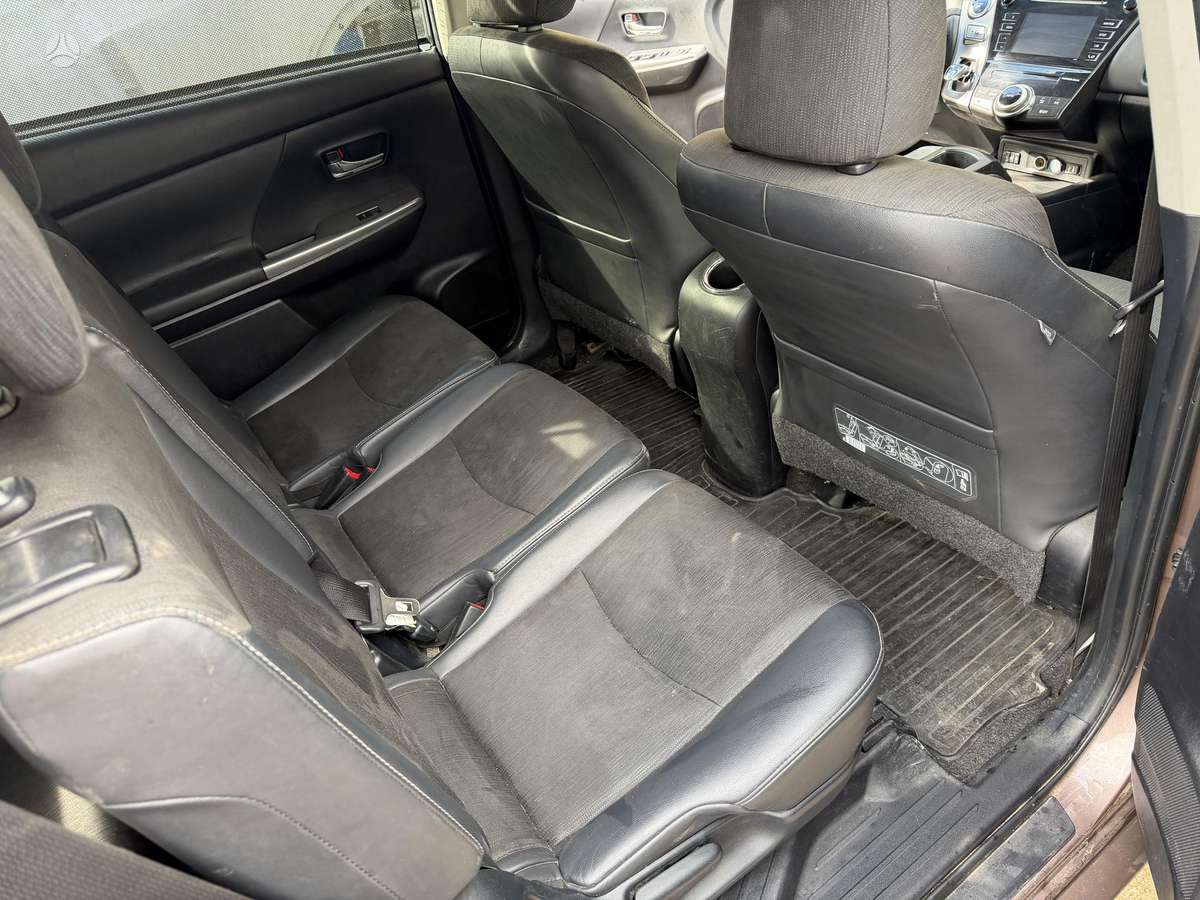 Toyota Prius+ 2015 — photo 15