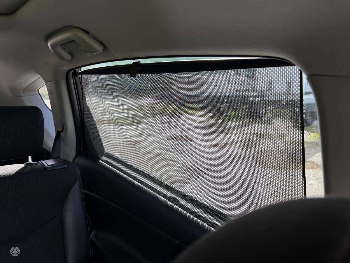 Toyota Prius+ 2015 — photo 17
