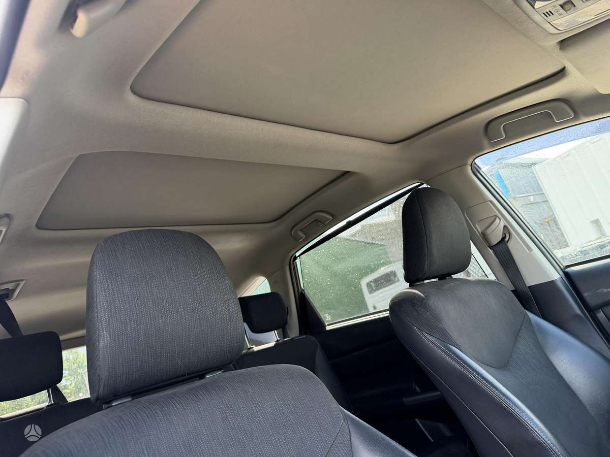 Toyota Prius+ 2015 — photo 18