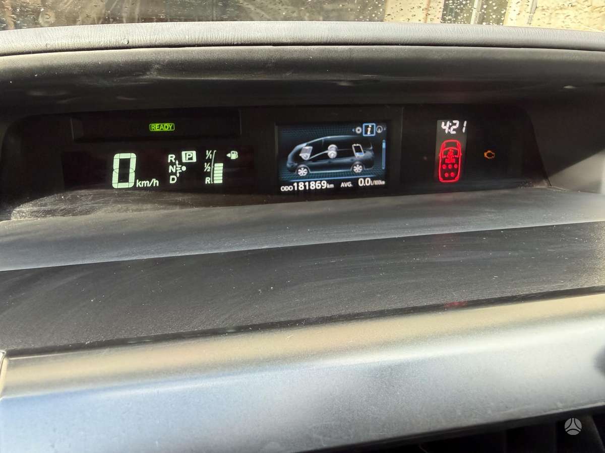 Toyota Prius+ 2015 — photo 22