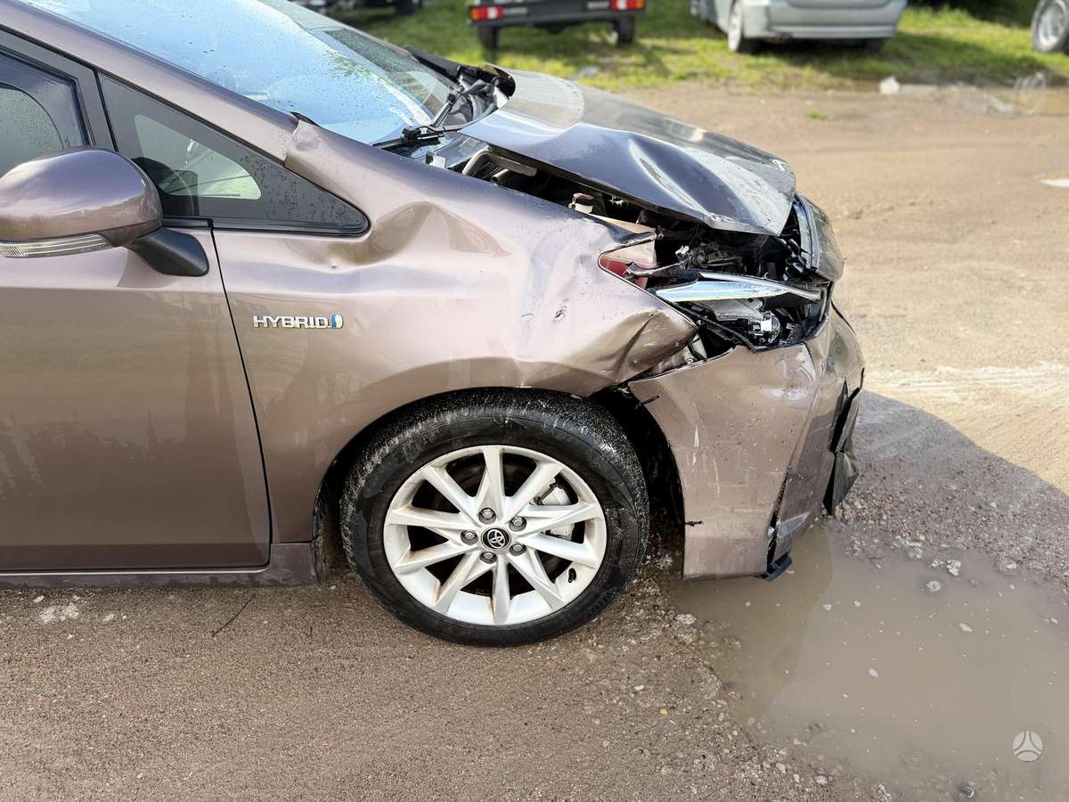 Toyota Prius+ 2015 — photo 6