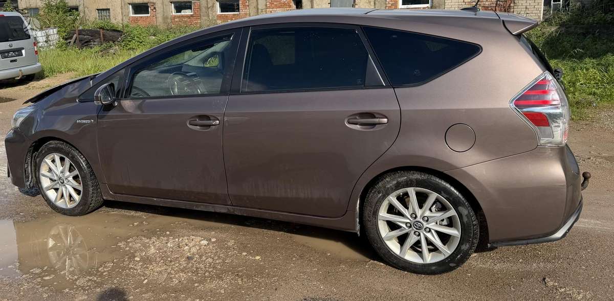 Toyota Prius+ 2015 — photo 8