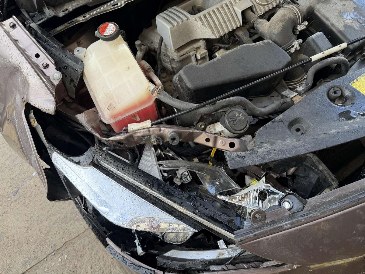 Toyota Prius+ 2015 — photo 9
