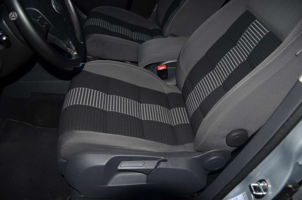 Volkswagen Touran 2009 — photo 12