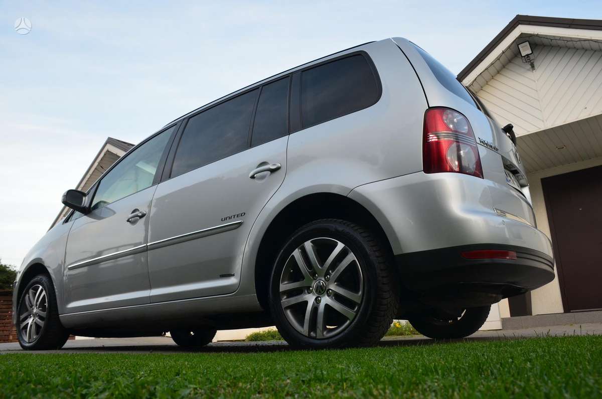 Volkswagen Touran 2009 — photo 15
