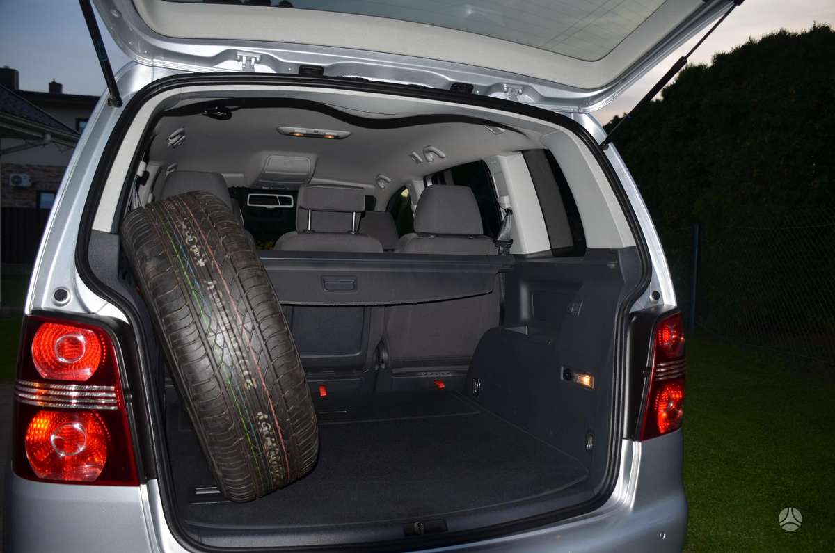 Volkswagen Touran 2009 — photo 23
