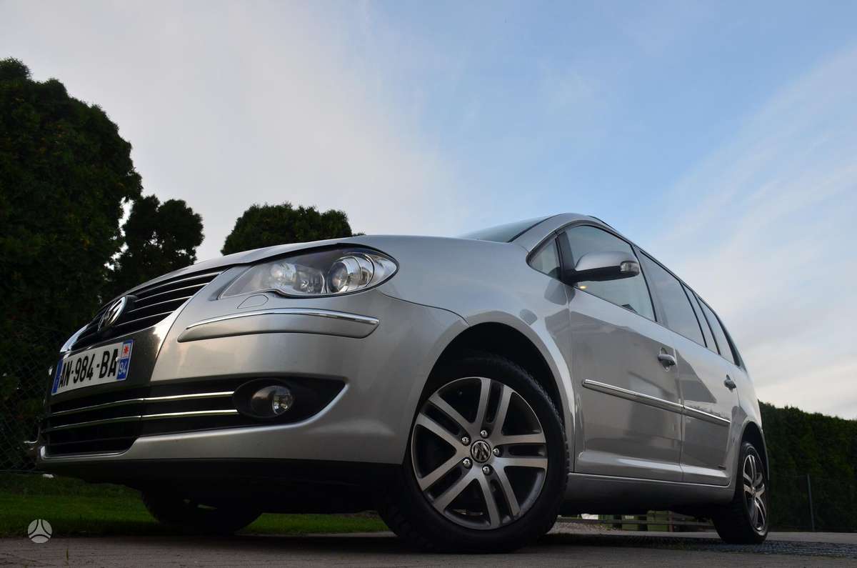 Volkswagen Touran 2009 — photo 24