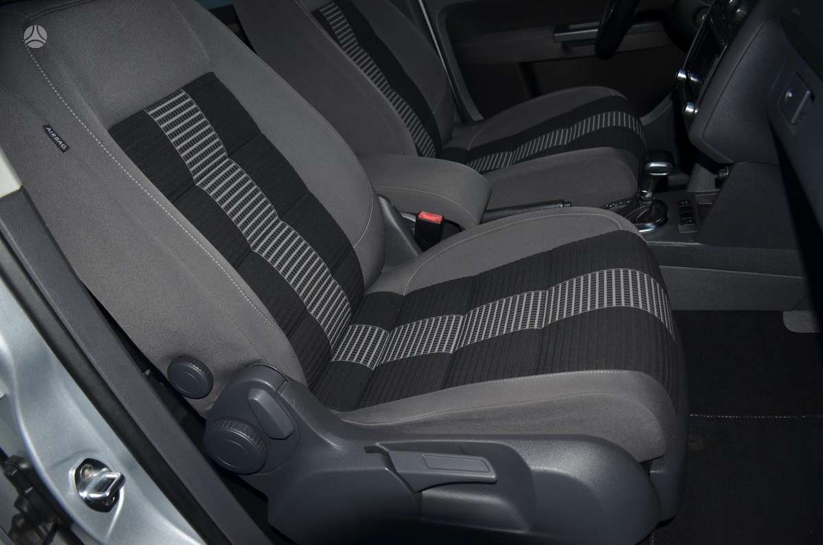 Volkswagen Touran 2009 — photo 25