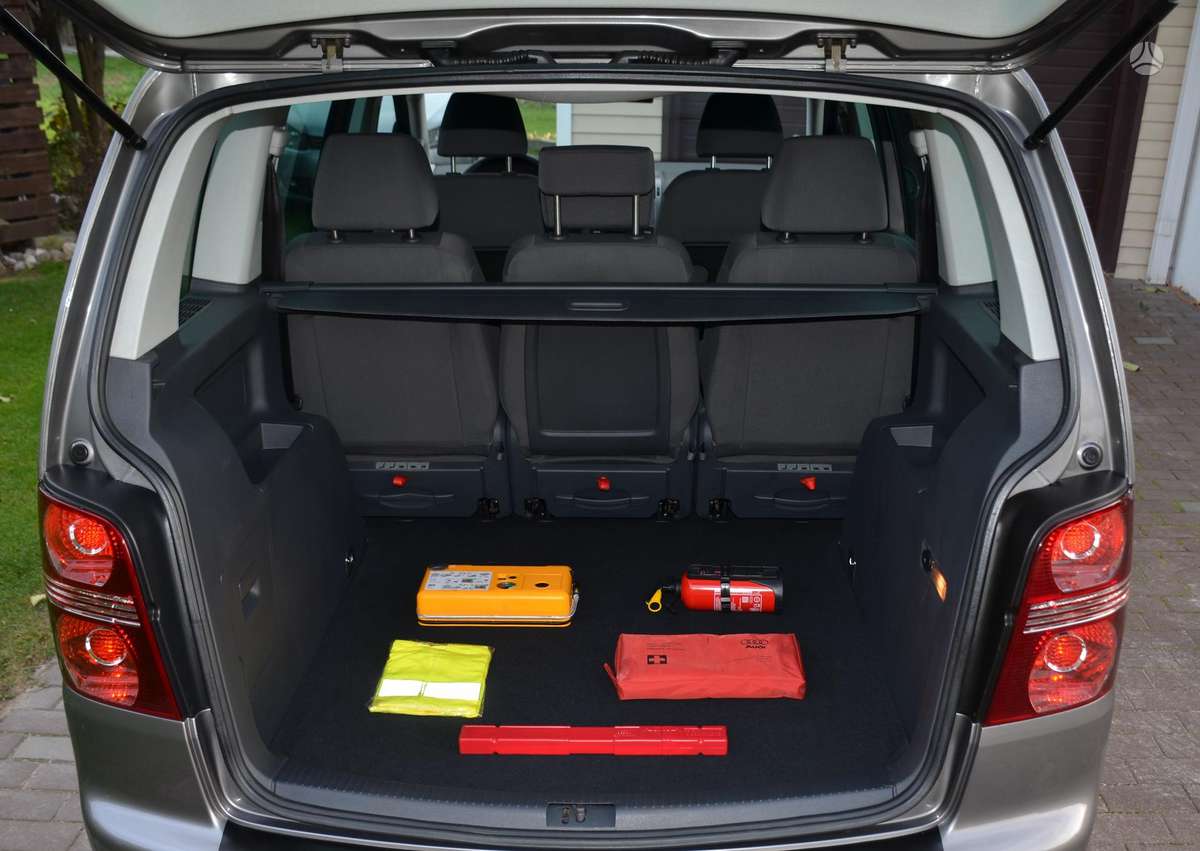 Volkswagen Touran 2009 — photo 26