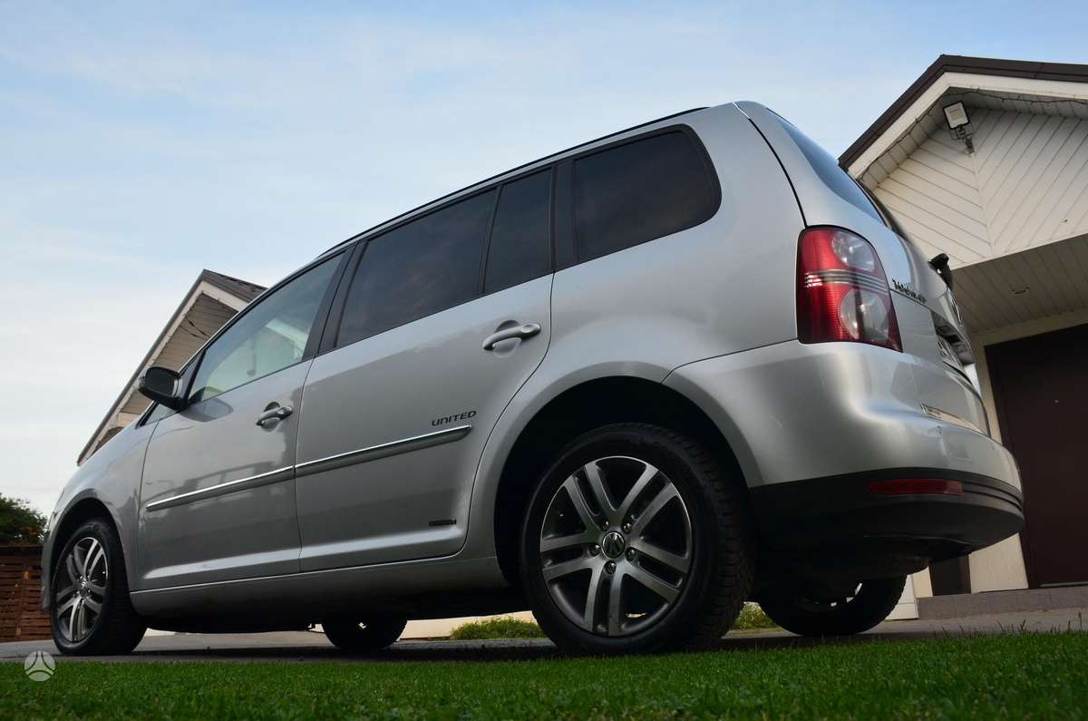 Volkswagen Touran 2009 — photo 27