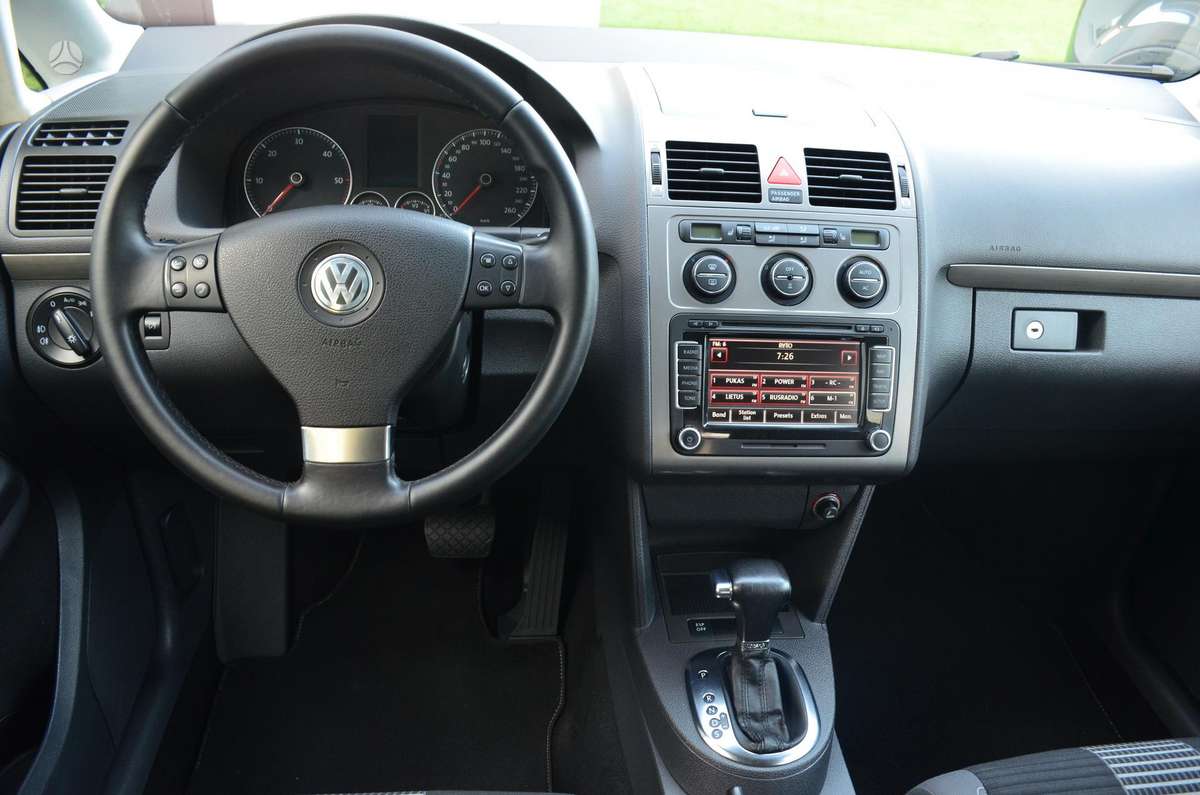 Volkswagen Touran 2009 — photo 30