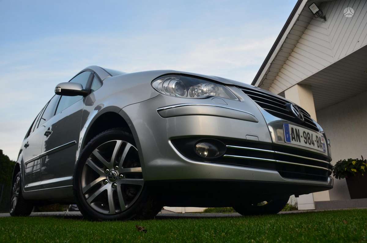 Volkswagen Touran 2009 — photo 32