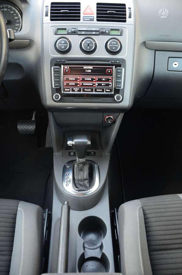 Volkswagen Touran 2009 — photo 38