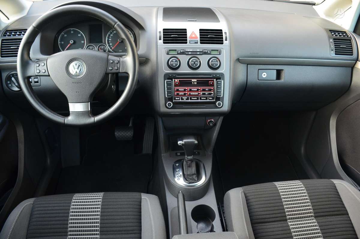 Volkswagen Touran 2009 — photo 8