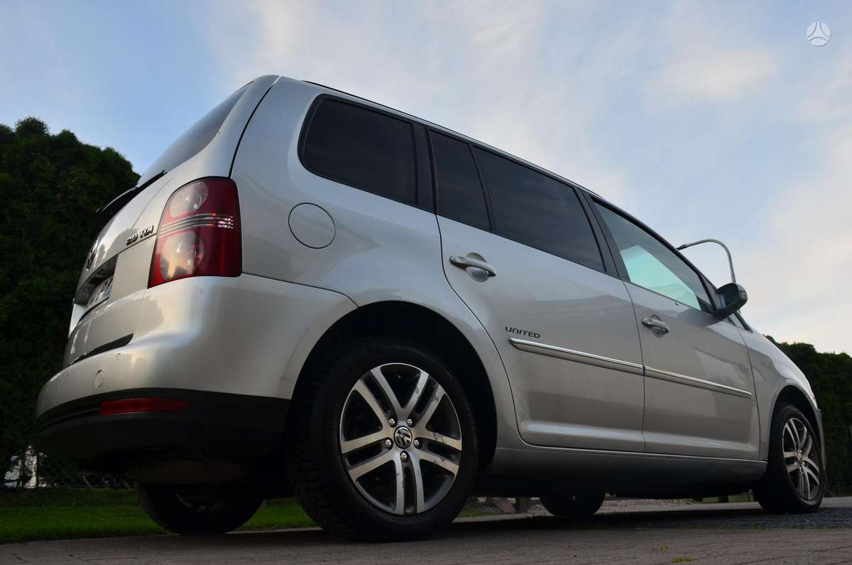 Volkswagen Touran 2009 — photo 9