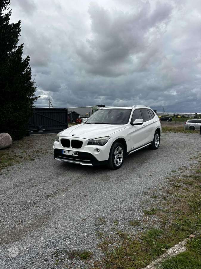 BMW X1 2012 — rear view