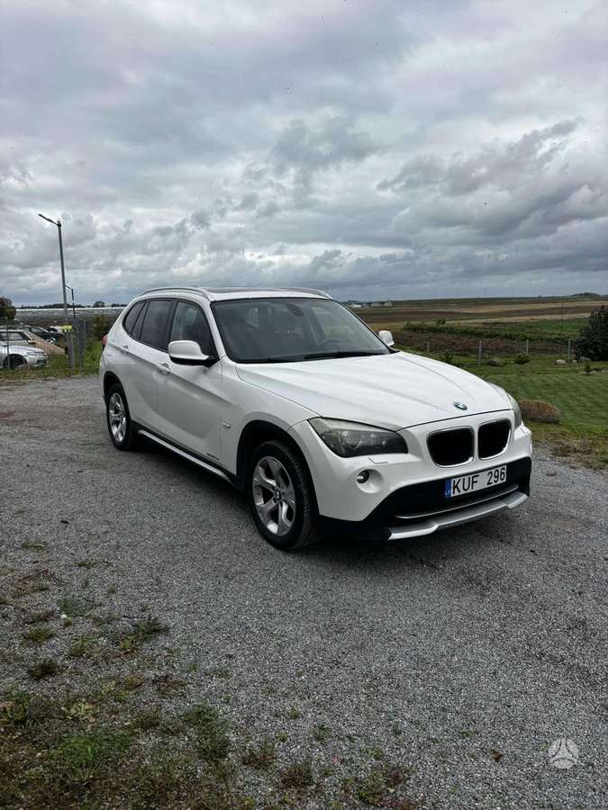 BMW X1 2012 — engine 1995 cm³, 143 HP (105kW)