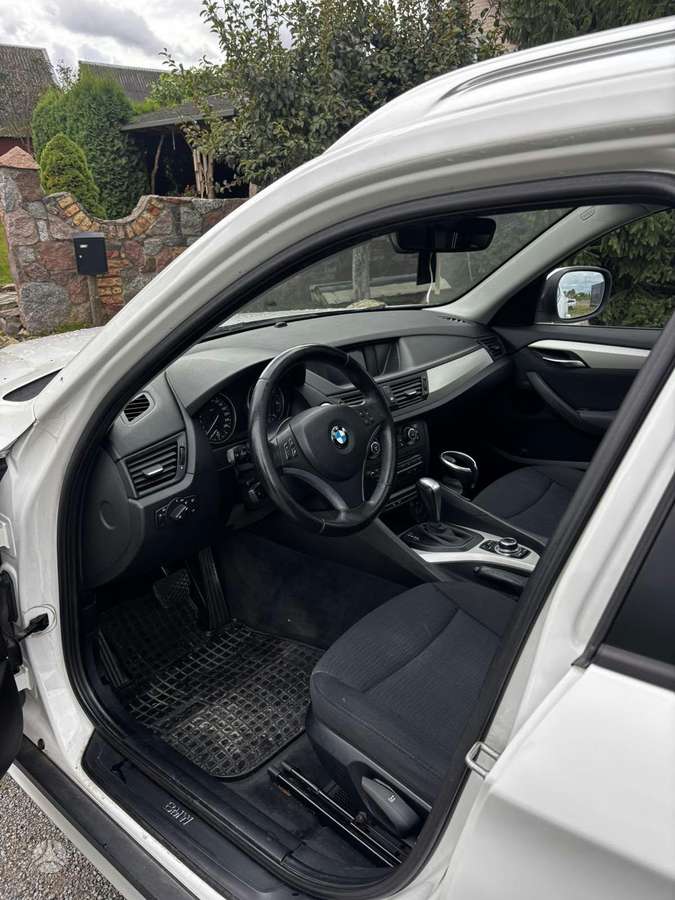 BMW X1 2012 — photo 7