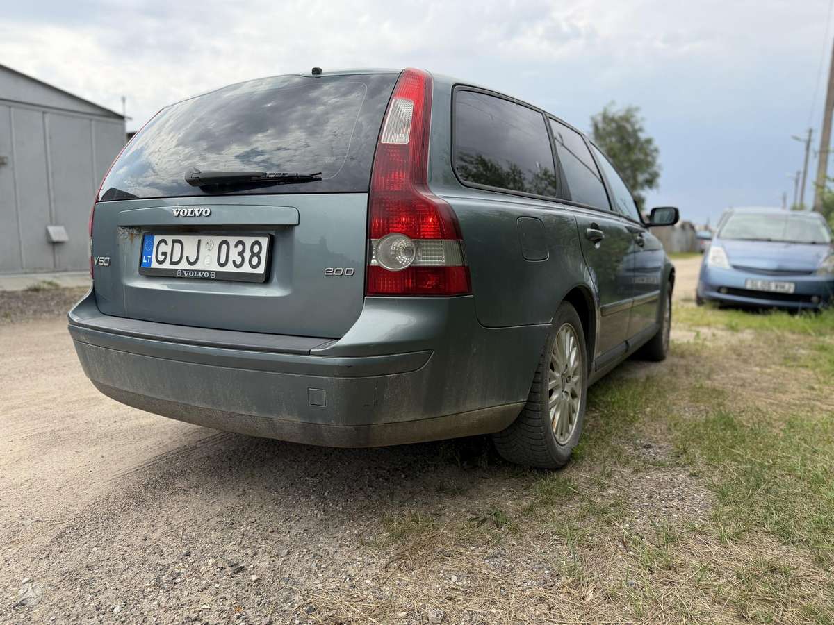 Volvo V50 2005 — rear view