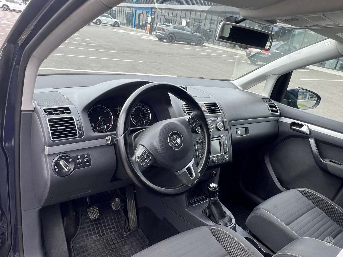 Volkswagen Touran 2015 — photo 10