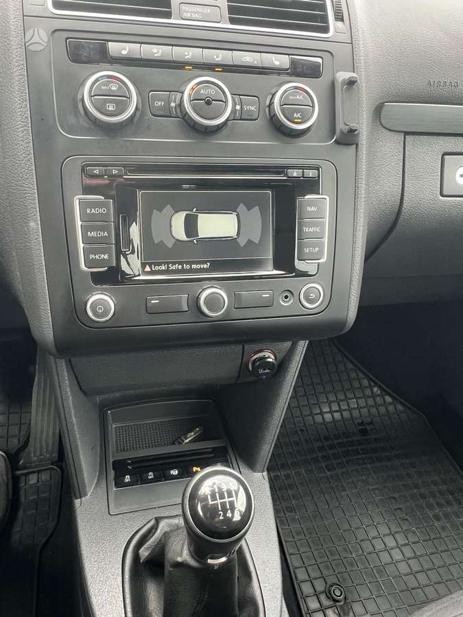 Volkswagen Touran 2015 — photo 14