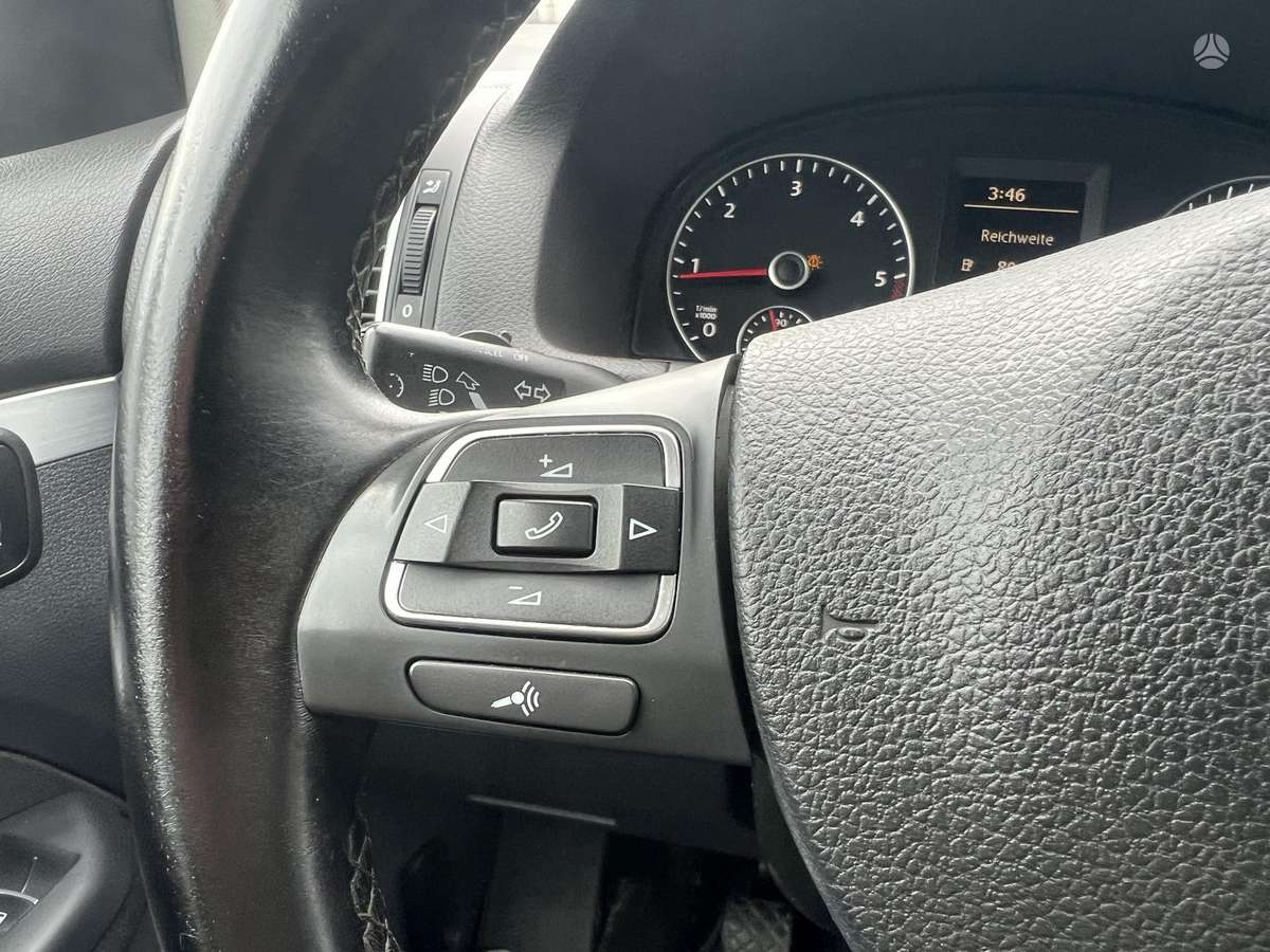 Volkswagen Touran 2015 — photo 16