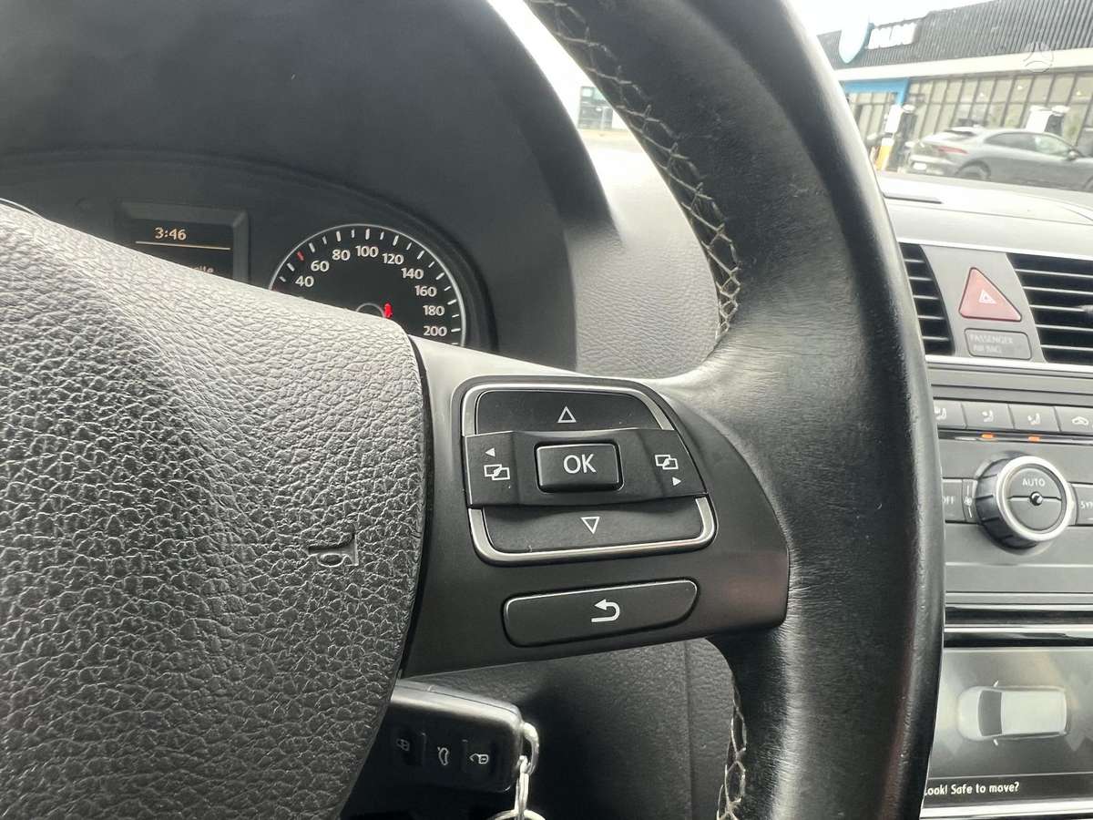 Volkswagen Touran 2015 — photo 17