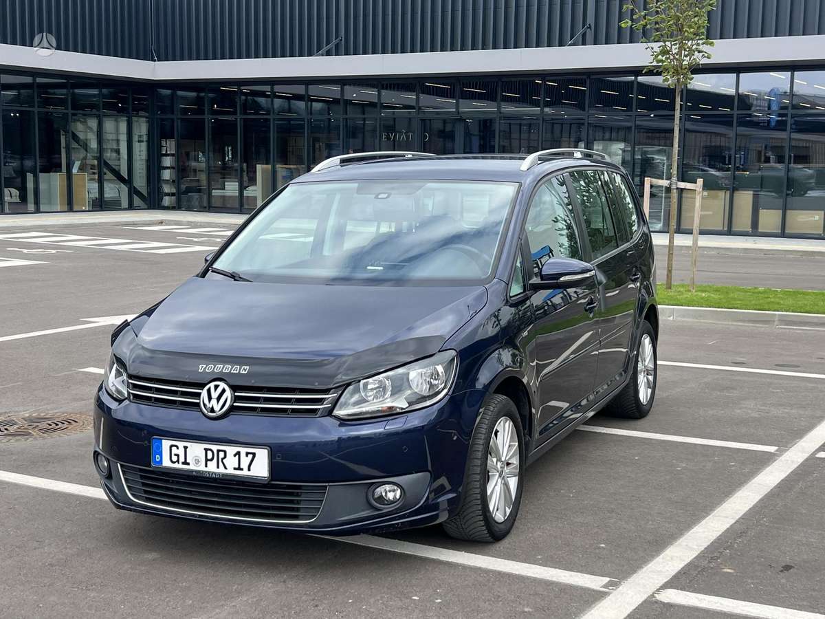 Volkswagen Touran 2015 — rear view