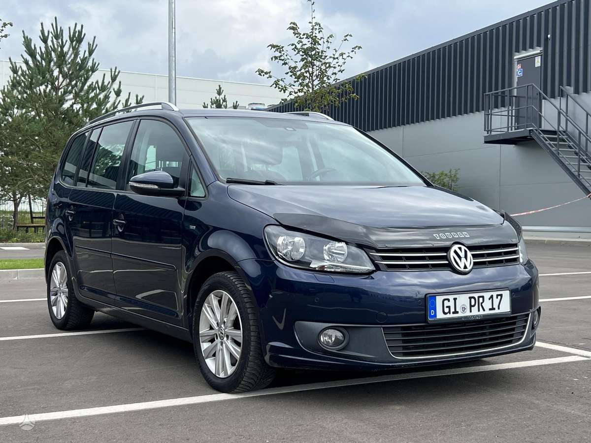 Volkswagen Touran 2015 — interior