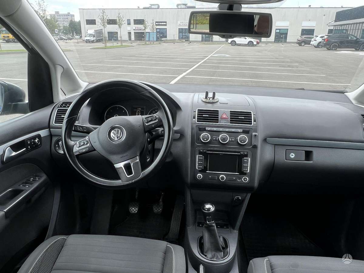 Volkswagen Touran 2015 — photo 8