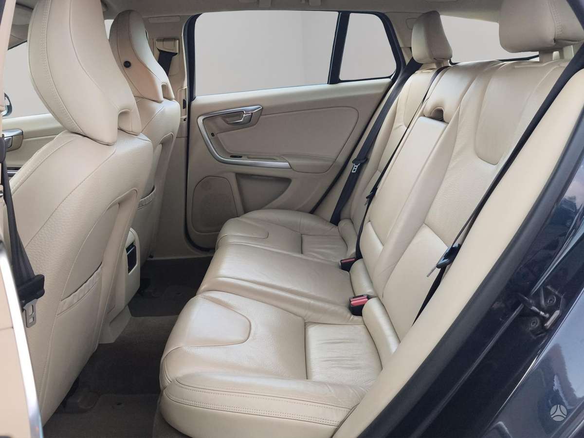 Volvo V60 2011 — photo 11