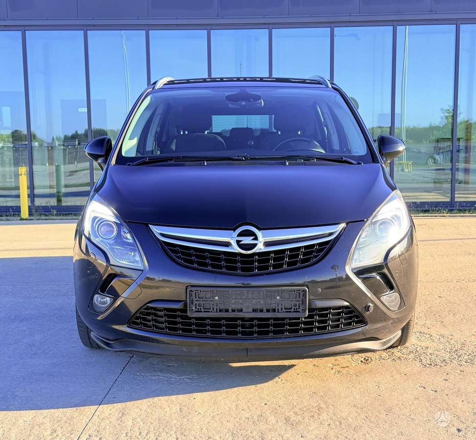 Opel Zafira 2012 — салон