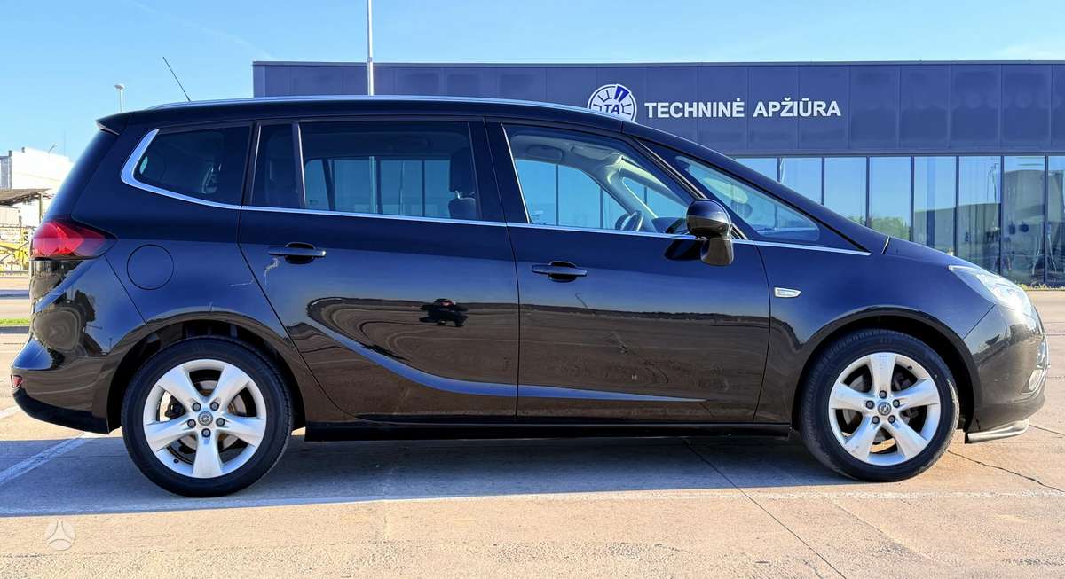Opel Zafira 2012 — двигун 2000 cm³, 131 HP (96kW)