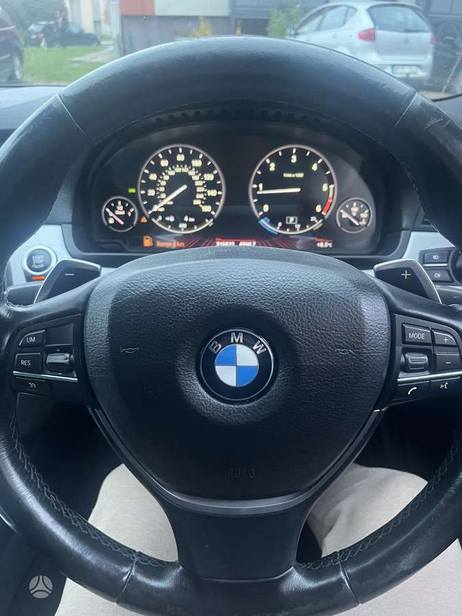 BMW 520 2012 — photo 11