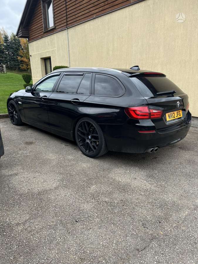 BMW 520 2012 — rear view