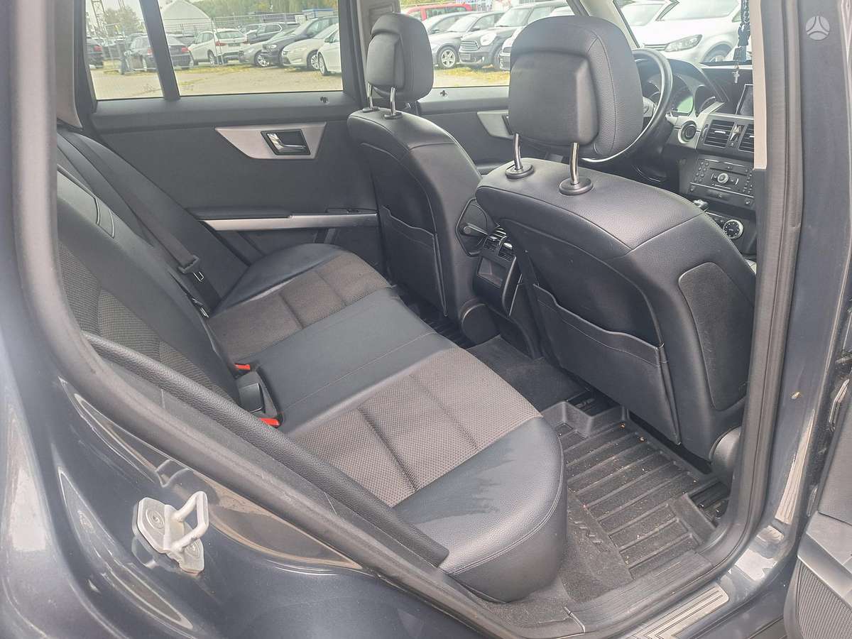 Mercedes-Benz GLK350 2010 — photo 11