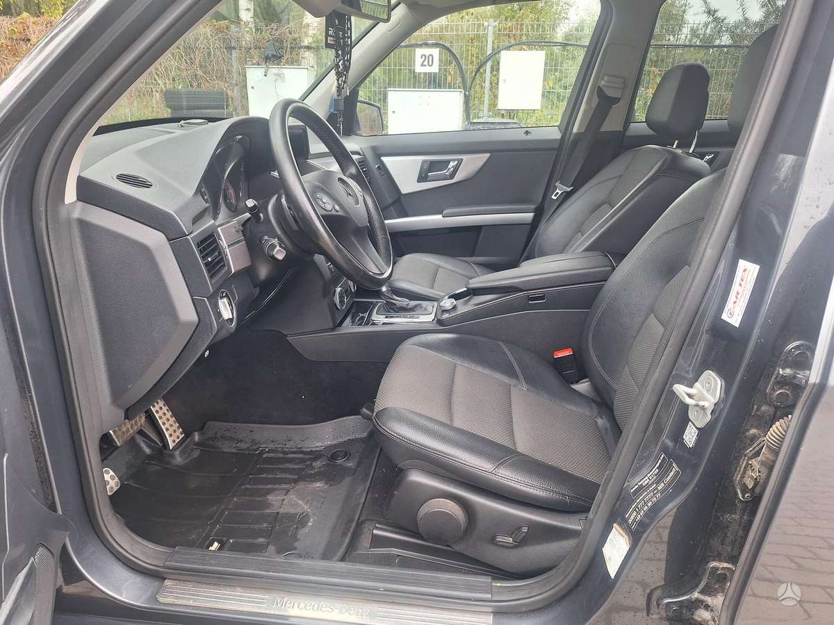Mercedes-Benz GLK350 2010 — photo 13