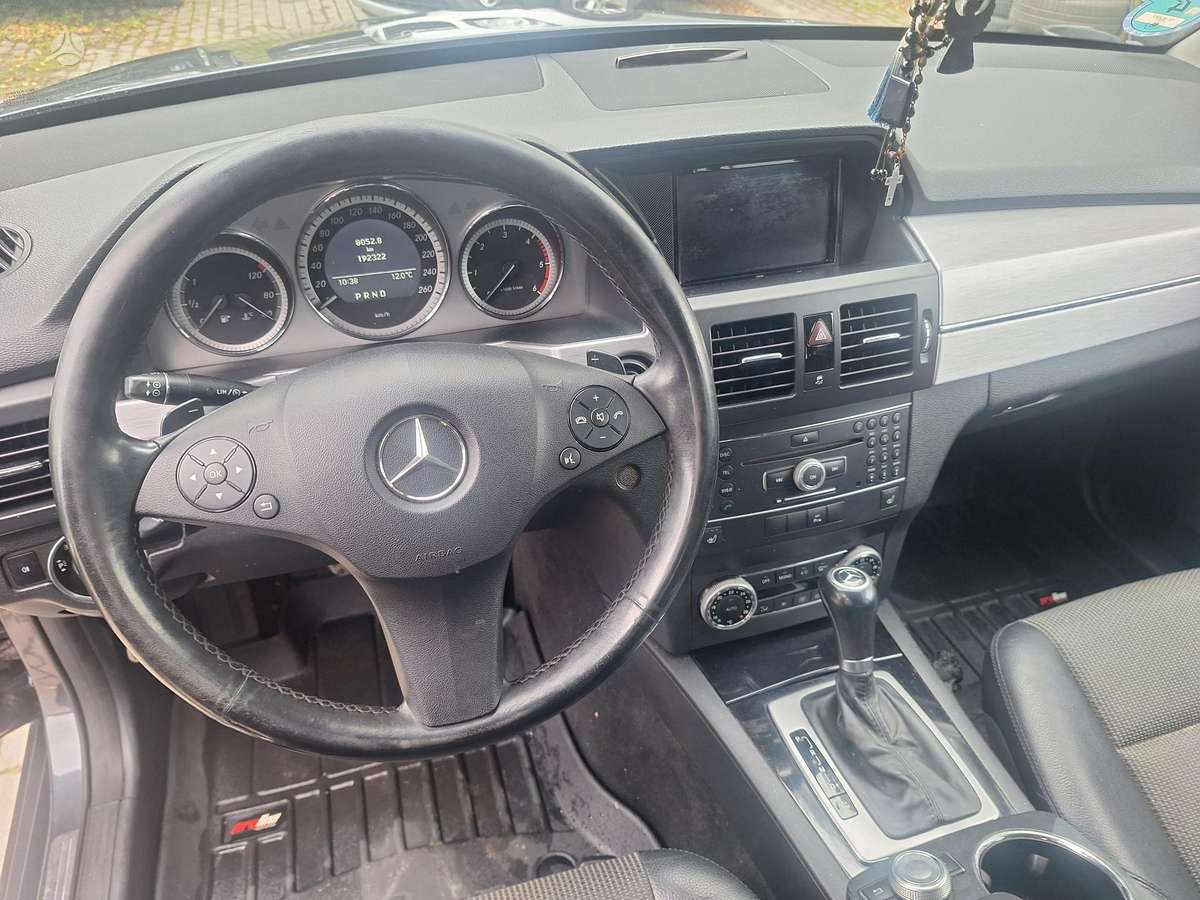 Mercedes-Benz GLK350 2010 — photo 14
