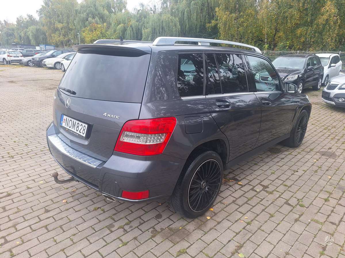 Mercedes-Benz GLK350 2010 — engine 2987 cm³, 231 HP (170kW)