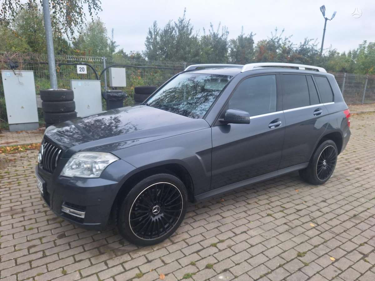 Mercedes-Benz GLK350 2010 — photo 7